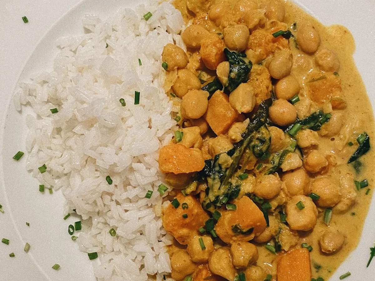 Spiced Chickpea and Spinach Curry